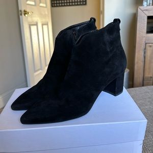 AGL Notch Bootie in Nero (Black) Suede